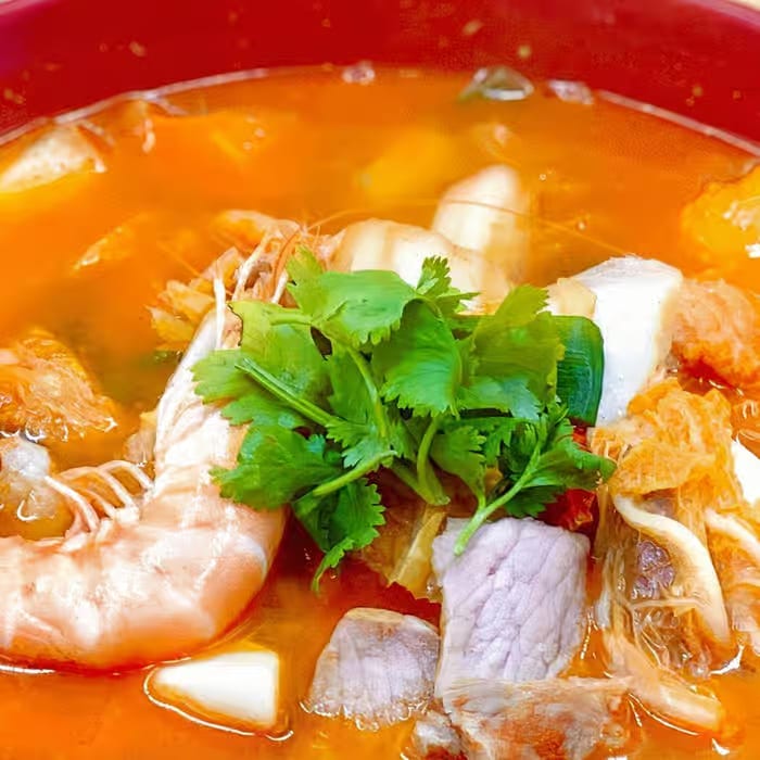 N12. Spicy Beef And Seafood Noodle 三鮮炒碼麵.